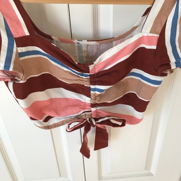 Linen Crop-Top with Tie Detail - Picture 3 of 3